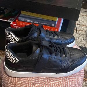 Vince Camuto Womens “Sargita” Black and White contemporary Shoes-NWT -S11M